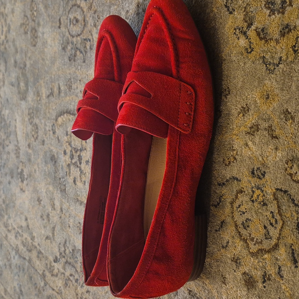 AEROSOLES Women's Bold Red Flats - Picture 5 of 9